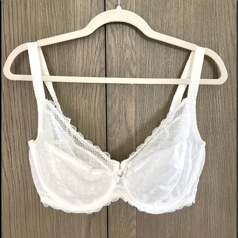 Chantelle white lace bra